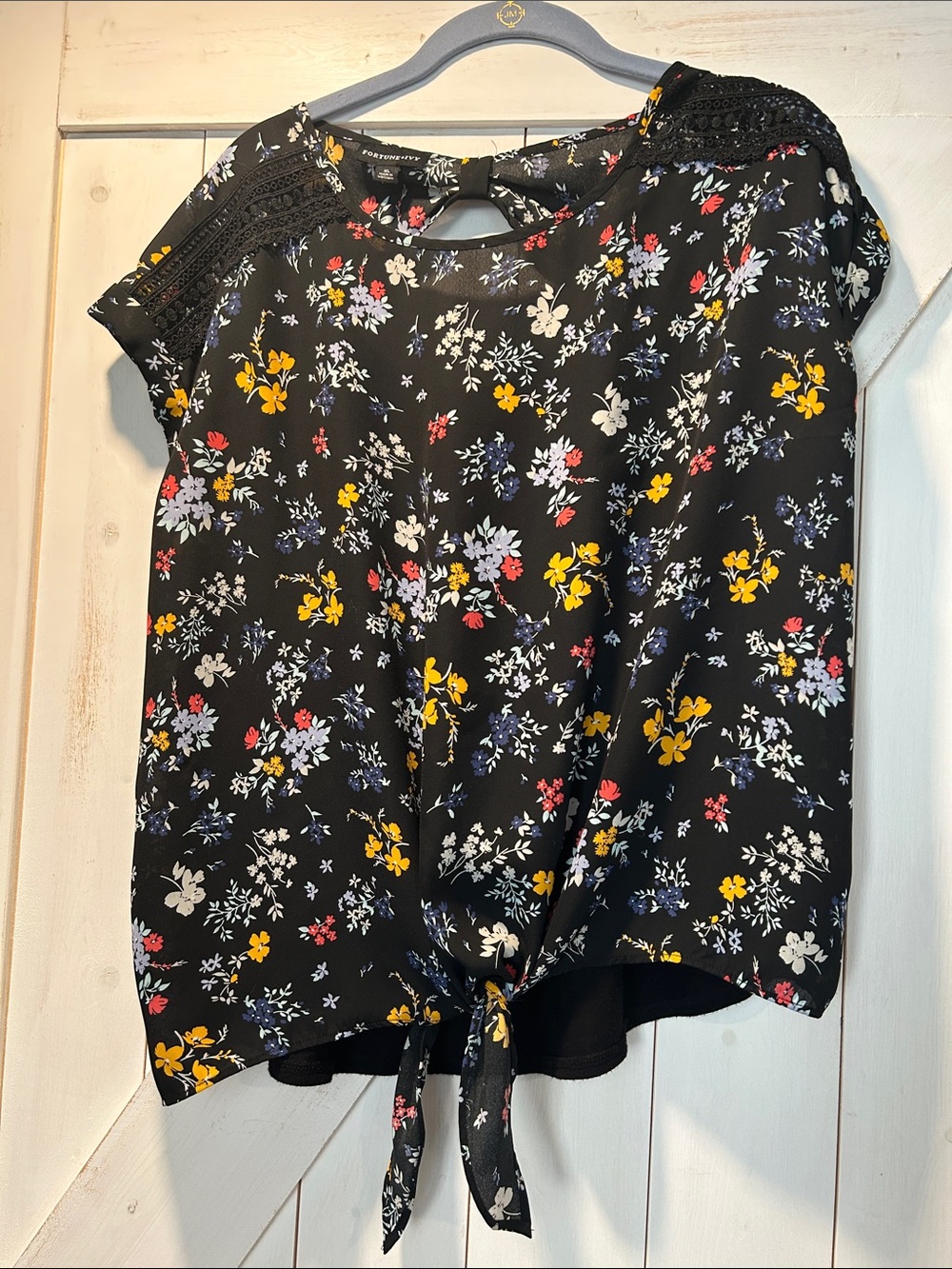 Fortune + Ivy Black Floral Tie-Front Blouse Crochet and Back Cut Out Detail XL